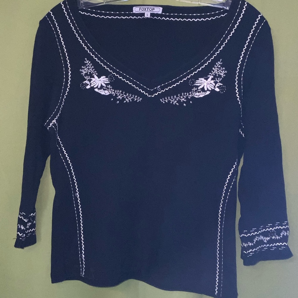 3$🤩Foxtop Embroidered Top